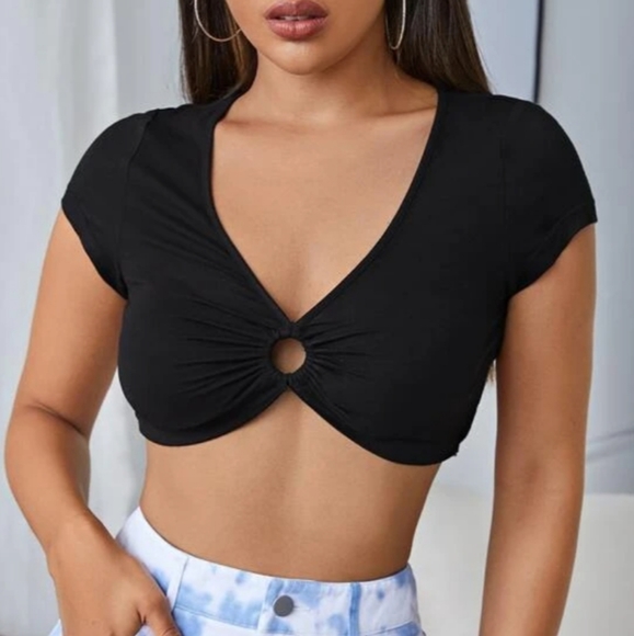 Black front crop top - Picture 2 of 3